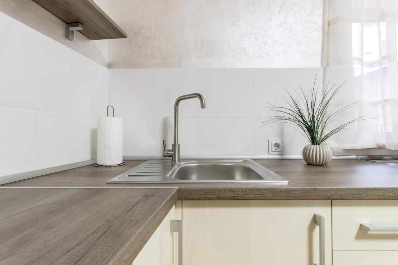 City Center Vip Studio Apartment リヴィウ エクステリア 写真