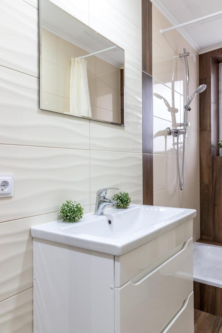 City Center Vip Studio Apartment リヴィウ エクステリア 写真